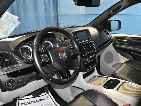 Used 2020 Dodge Grand Caravan SXT FWD image 2