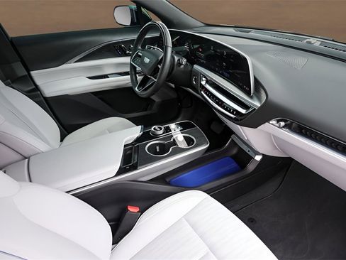 Used 2025 Cadillac Lyriq Luxury image 29