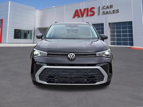Used 2025 Volkswagen Taos SE AWD/4WD image 2