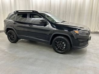 Used 2023 Jeep Cherokee Altitude Lux AWD/4WD video 1