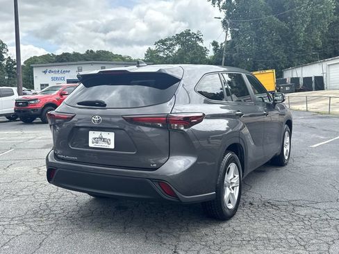 Used 2024 Toyota Highlander LE FWD image 7