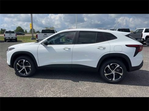 Used 2025 Chevrolet Trax RS w/ Driver Confidence Package image 5