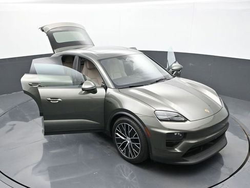 Certified 2025 Porsche Macan Electric RWD image 13