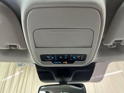 Used 2025 Ford Expedition Platinum image 33