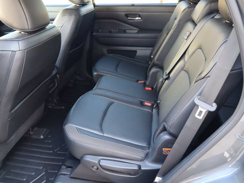 Used 2023 Nissan Pathfinder SL w/ SL Black Package FWD image 5