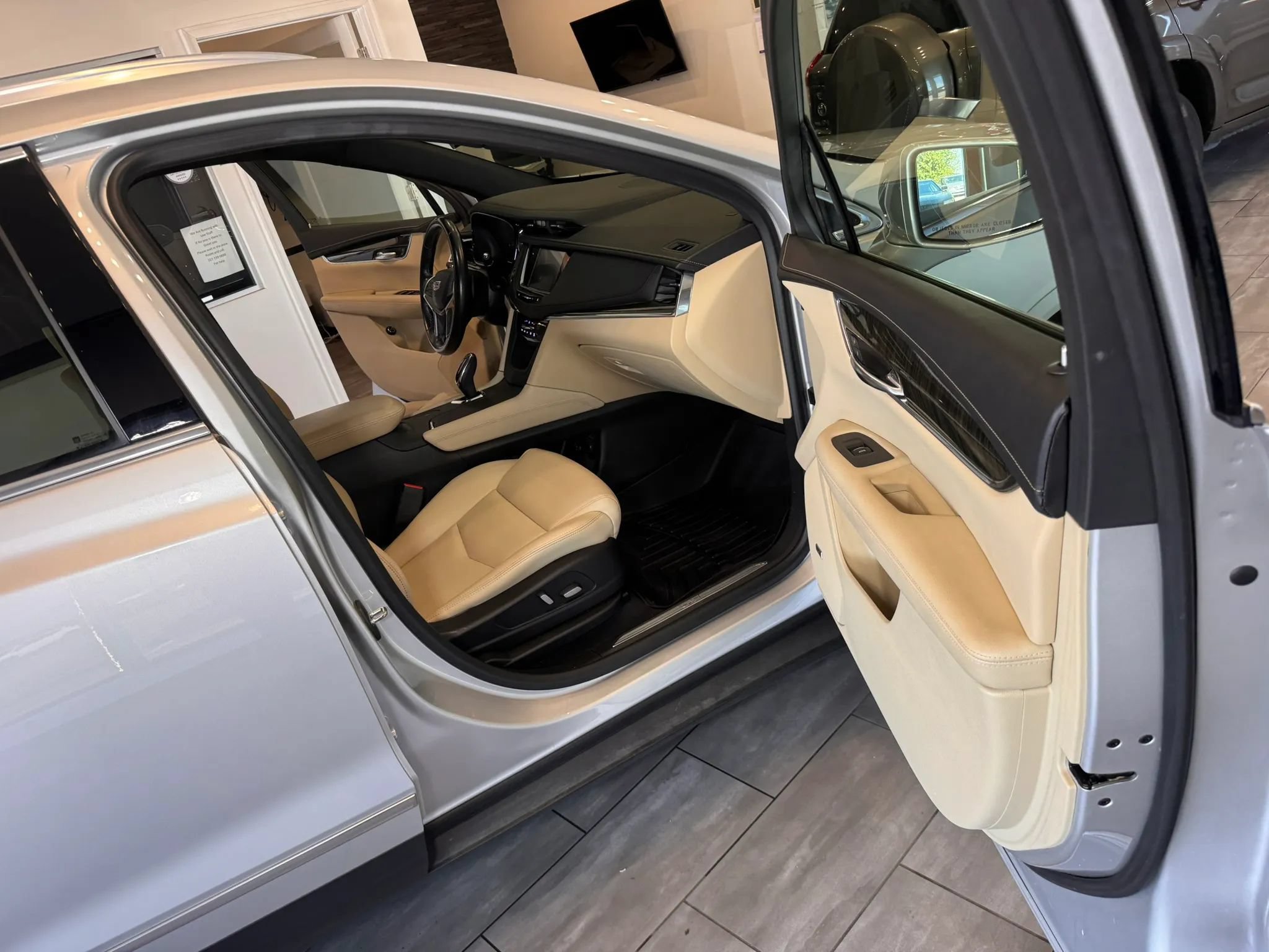 Used 2019 Cadillac XT5 FWD image 35