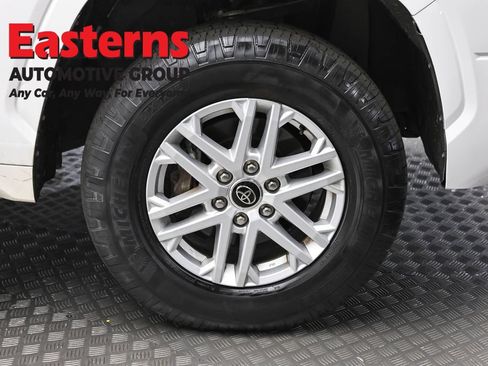 Used 2022 Toyota Tundra SR AWD/4WD image 32