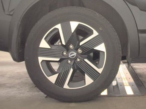 Certified 2025 Nissan Kicks SR FWD image 21