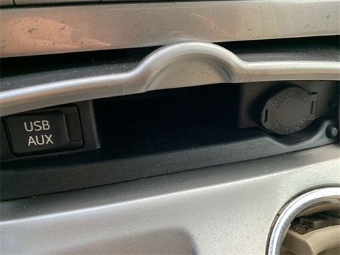 Used 2013 Toyota Highlander FWD image 25