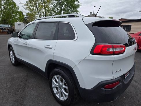 Used 2015 Jeep Cherokee Latitude w/ Cold Weather Group AWD/4WD image 8