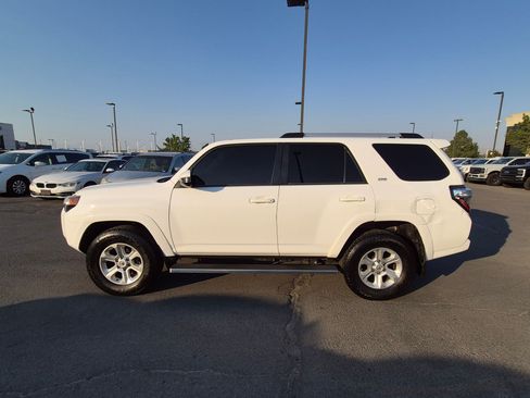 Used 2022 Toyota 4Runner SR5 AWD/4WD image 9