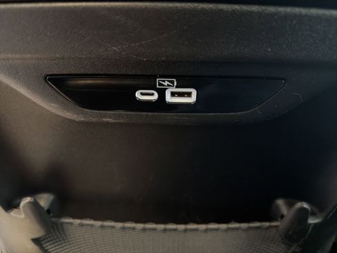 Used 2023 Chrysler Pacifica Touring-L FWD image 16