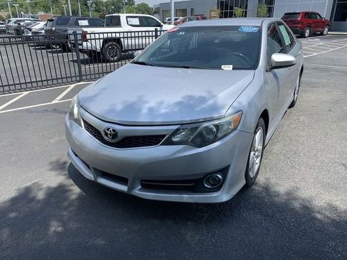 Used 2012 Toyota Camry SE FWD image 4