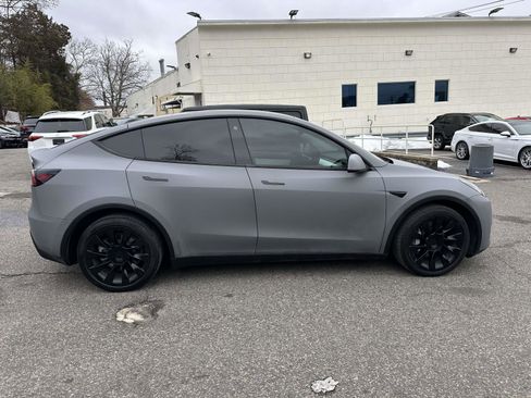 Used 2022 Tesla Model Y Long Range image 2