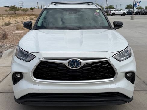 Used 2022 Toyota Highlander Bronze Edition FWD image 3