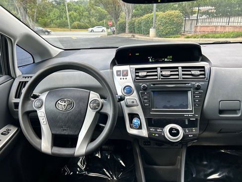 Used 2012 Toyota Prius V Two image 17