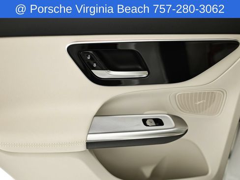 Used 2025 Mercedes-Benz GLC 300 4MATIC image 29
