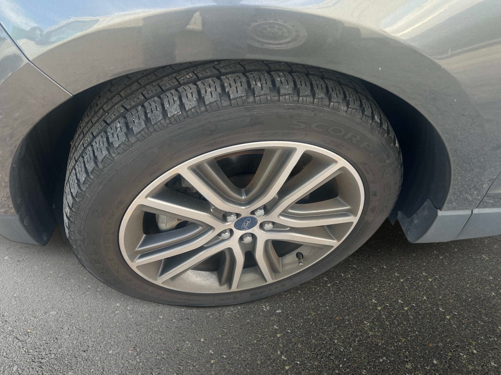 Used 2019 Ford Edge Titanium w/ Equipment Group 301A AWD/4WD image 4