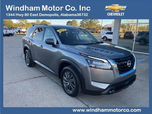 Used 2024 Nissan Pathfinder SV image 1
