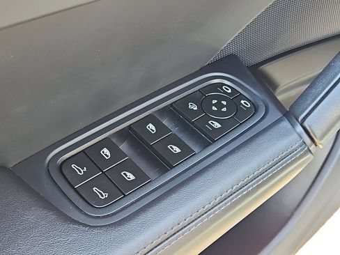 Used 2024 Porsche Cayenne Coupe AWD/4WD image 33