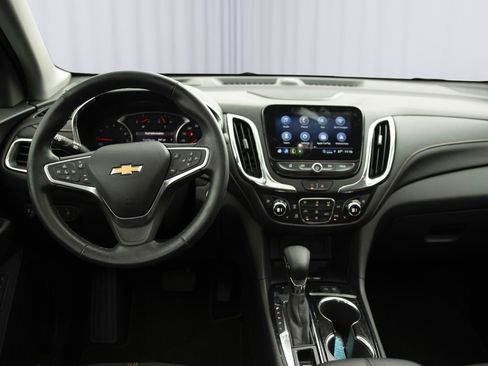 Used 2023 Chevrolet Equinox Premier image 3