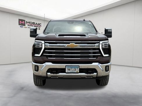 Used 2024 Chevrolet Silverado 3500 LTZ w/ LTZ Convenience Package AWD/4WD image 3