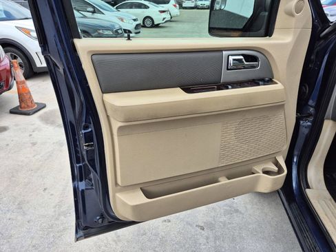 Used 2013 Ford Expedition XLT image 9