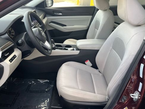 Used 2025 Nissan Altima 2.5 SV FWD image 28