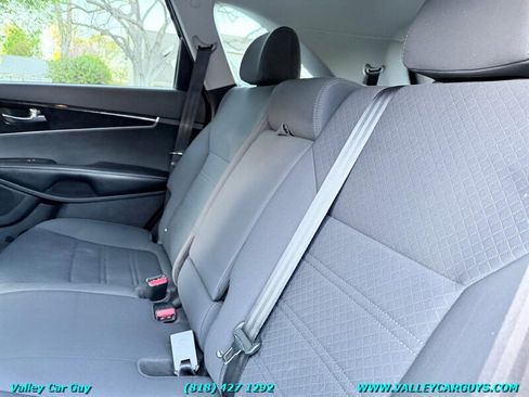 Used 2018 Kia Sorento LX image 22