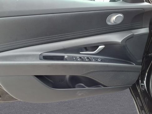 Used 2024 Hyundai Elantra SE FWD image 17