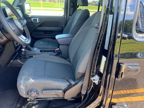 Certified 2025 Jeep Wrangler Unlimited Sahara w/ Safety Group AWD/4WD image 16