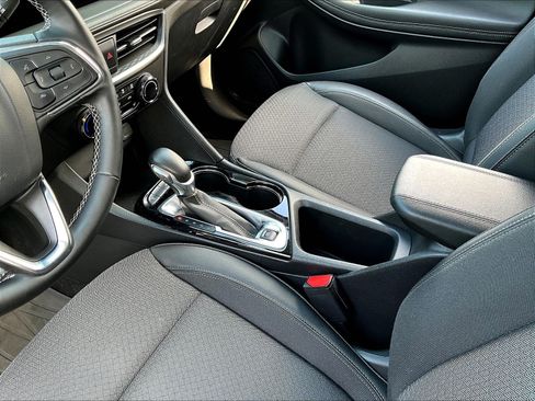 Used 2024 Buick Encore GX Preferred w/ Comfort Package FWD image 18