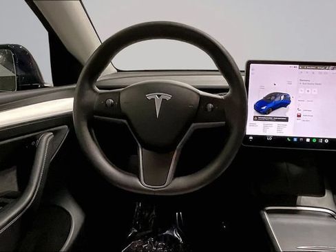 Used 2025 Tesla Model Y Long Range RWD image 5