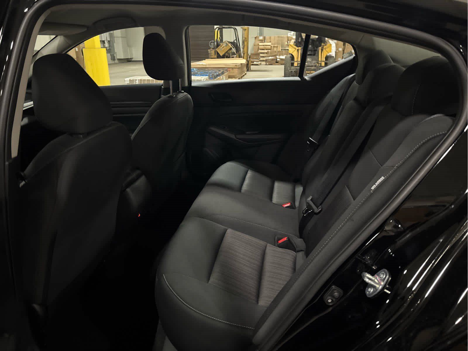 Used 2025 Nissan Altima 2.5 SV FWD image 8