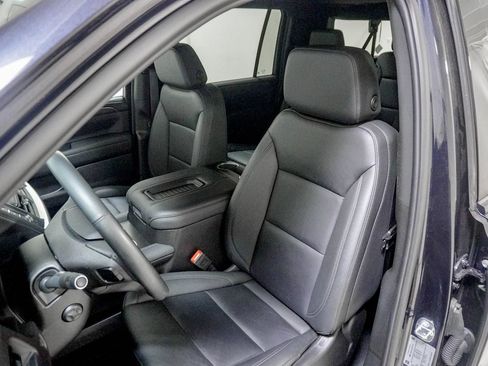 Used 2024 Chevrolet Suburban Z71 w/ Luxury Package AWD/4WD image 19