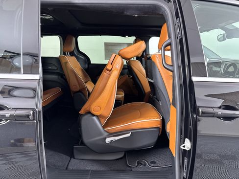 New 2026 Chrysler Pacifica Pinnacle image 9