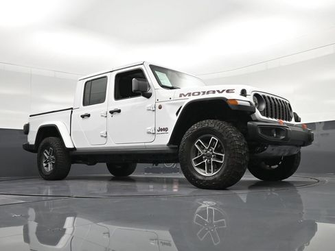 Used 2025 Jeep Gladiator Mojave w/ Convenience Group AWD/4WD image 31