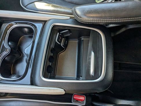 Used 2023 Chrysler Pacifica Limited image 24