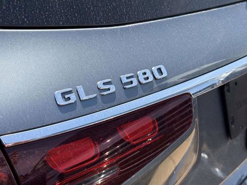 Used 2025 Mercedes-Benz GLS 580 4MATIC image 7