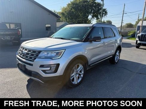 Used 2017 Ford Explorer XLT w/ Equipment Group 202A AWD/4WD image 1