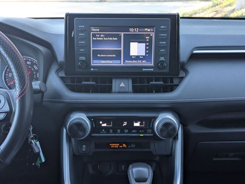 Used 2022 Toyota RAV4 LE image 18