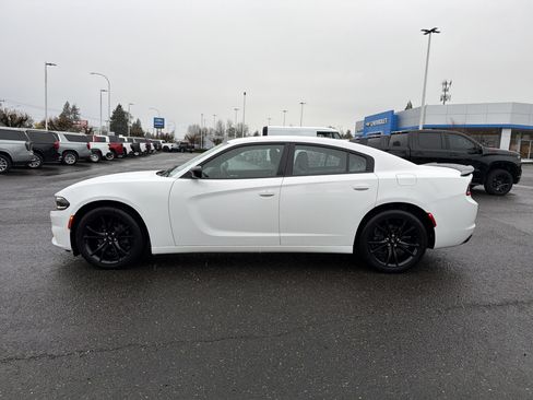 Used 2018 Dodge Charger SXT w/ Blacktop Package image 2