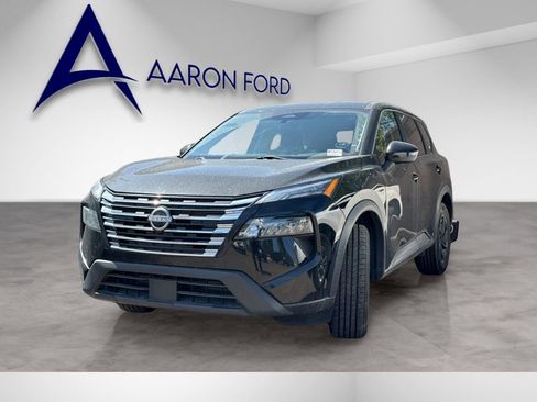 Used 2024 Nissan Rogue SV FWD image 2