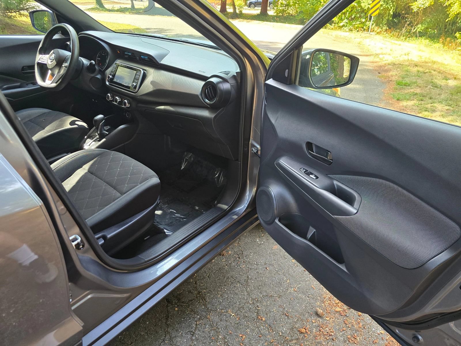 Used 2020 Nissan Kicks S FWD image 12