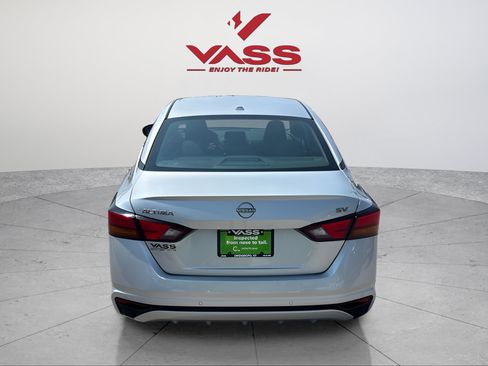 Used 2024 Nissan Altima 2.5 SV FWD image 4