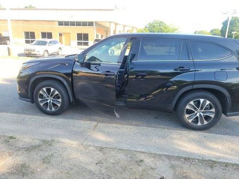 Used 2021 Toyota Highlander XLE FWD image 5