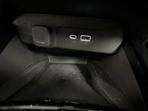 Certified 2025 Chevrolet Trax RS w/ Sunroof Package FWD image 35