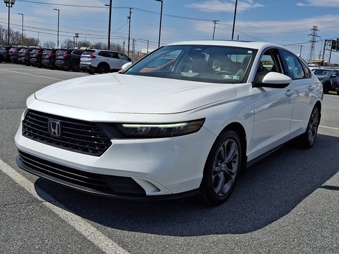 Certified 2023 Honda Accord EX image 3