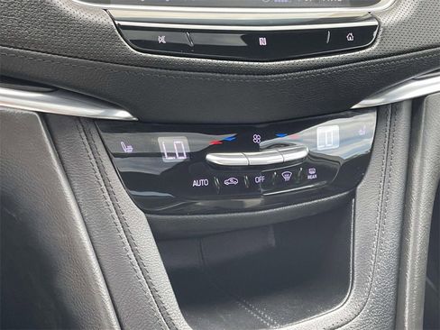 Used 2020 Cadillac XT5 Premium Luxury image 24