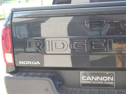 Used 2025 Honda Ridgeline Black Edition image 4